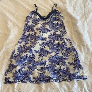 Floral nightgown. Size medium. Never worn.